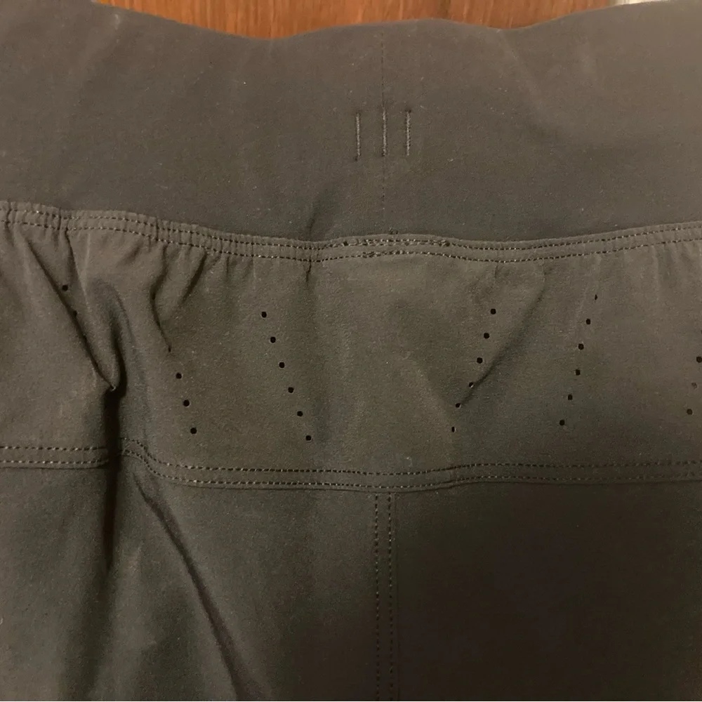 New and Unworn Lululemon El Court Shorts - Picture 6 of 7